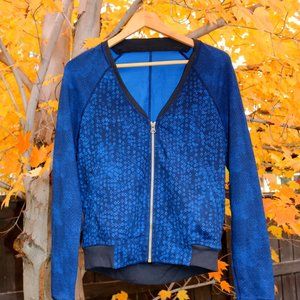 Lululemon blue full zip sweater/jacket with pockets sz 2